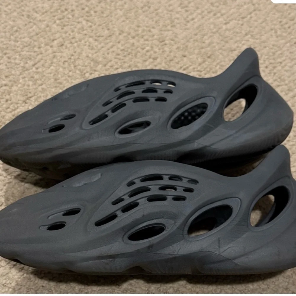 adidas lightweight slip